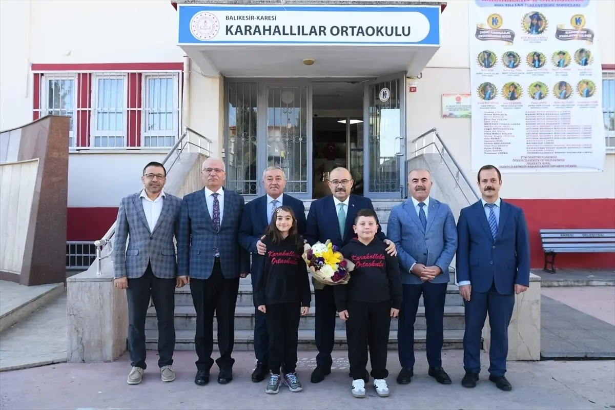 balikesir valisi ustaoglu karahallilar ortaokulunu ziyaret etti JPRi5VSj.jpg